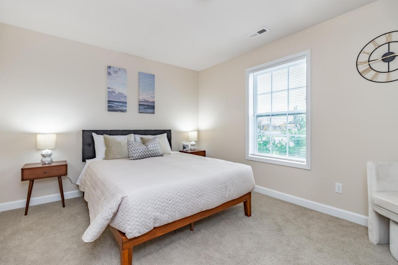 Contemporary Stay In Central Peoria Exterior photo